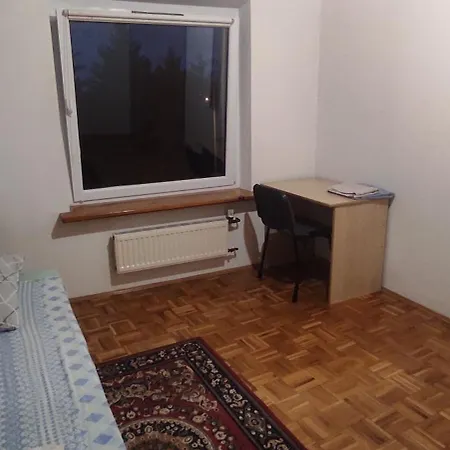 Kwatera prywatna Adam 5 *