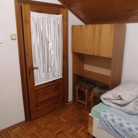 Privatunterkunft Adam 5 *